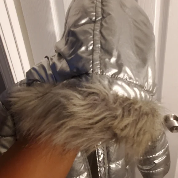 Silver coat - Picture 3 of 3